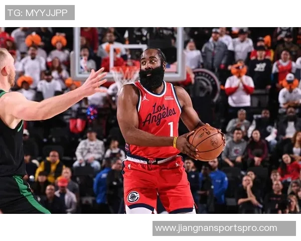 快船四连胜展现三分火力卡登与队友携手北伐勇夺胜利